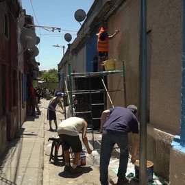 Pintando junto a vecinos de Independencia